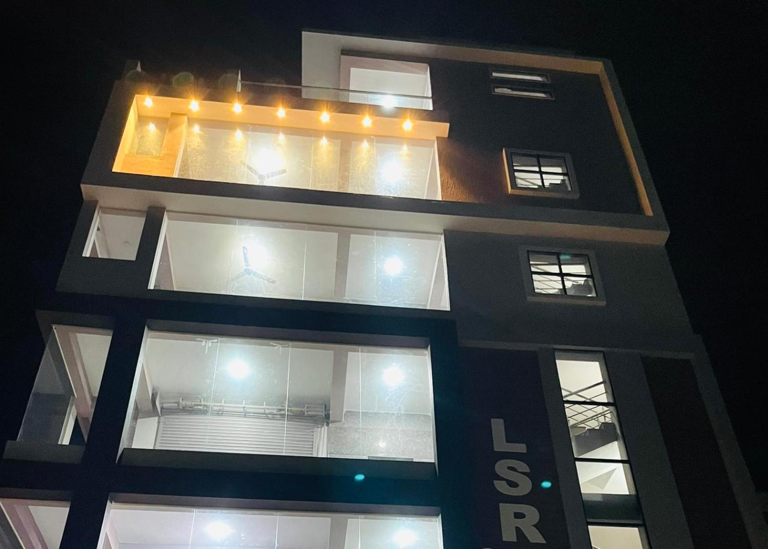 Pearl Stays, Tirupati - Very Convenient For The People Coming From Bangalore And Chennai - You Can Skip City Traffic While Reaching Any Temple In Tirupati - Covered Parking - 24Hrs Front Desk And Hot Water - Free Wifi - Flexible Checkin-In Check-Out Eksteriør billede