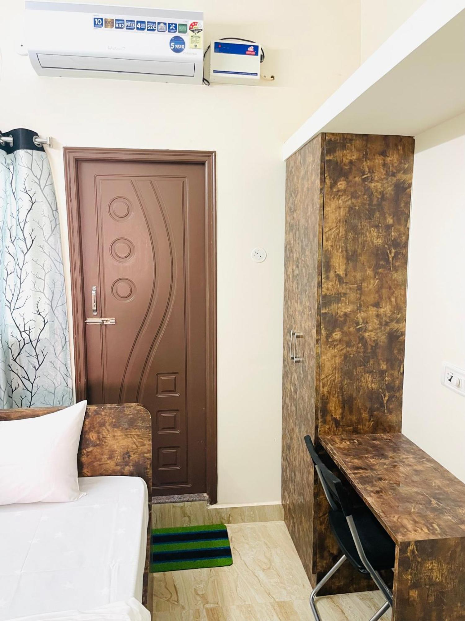 Pearl Stays, Tirupati - Very Convenient For The People Coming From Bangalore And Chennai - You Can Skip City Traffic While Reaching Any Temple In Tirupati - Covered Parking - 24Hrs Front Desk And Hot Water - Free Wifi - Flexible Checkin-In Check-Out Eksteriør billede